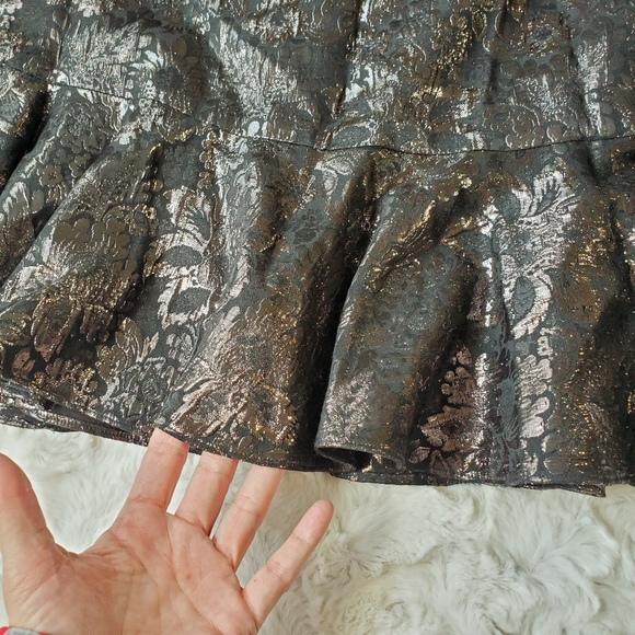 DKNY Metallic Brocade pattern ruffle skirt Size 4 club date girl's nite - Picture 4 of 7